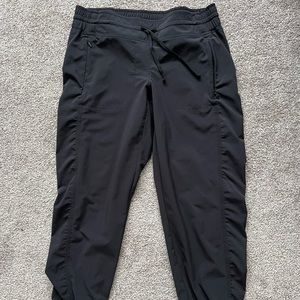 ATHLETA Size 6 La Viva Crop Black Cropped Joggers Pants Lightweight